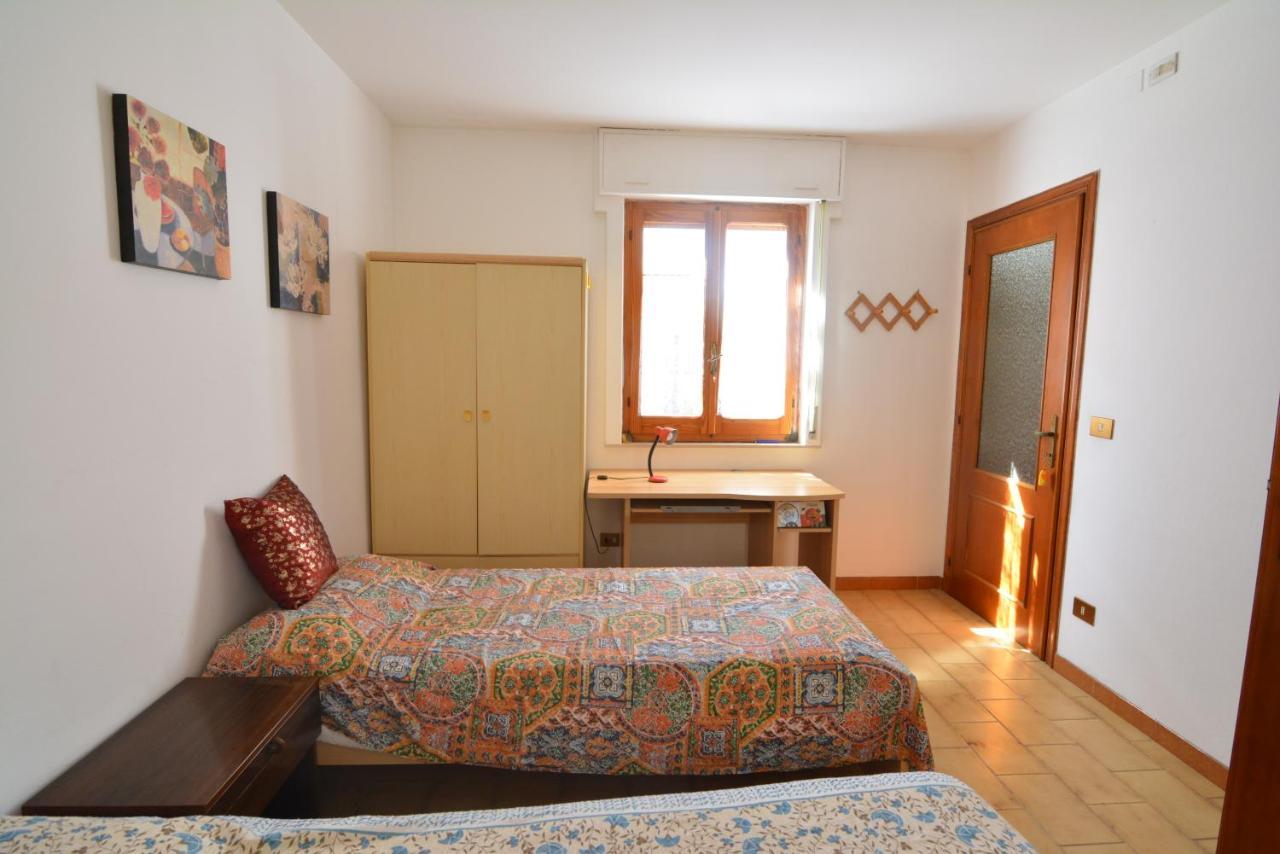 Casa Vacanze I Girasoli อีเกลเซียส ภายนอก รูปภาพ